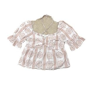 Urban Romantics/Embroidered Puff Sleeve Blouse